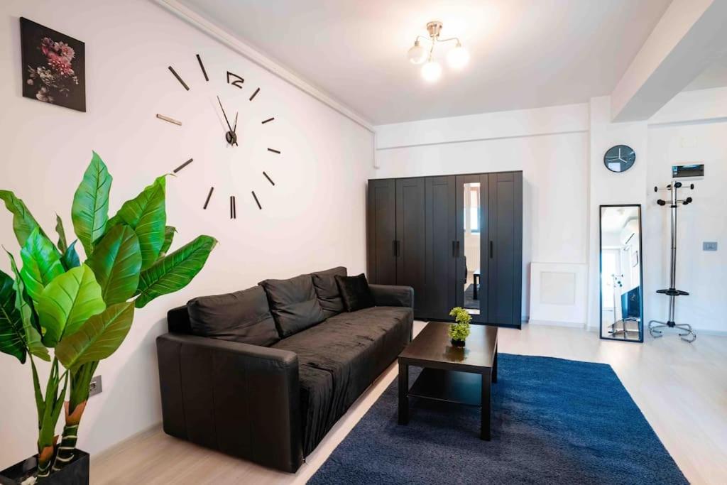2 Rooms Apartment Bucharest Militari Residence bed
