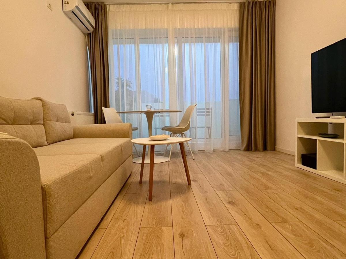 2 rooms apartment by the sea