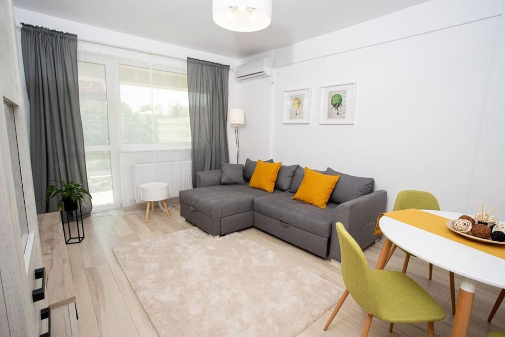 Amazing Apartament with Garden Bucharest Airport