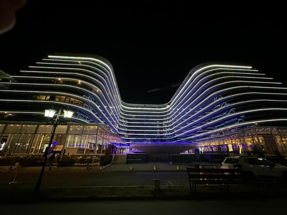 Studio White Titanic Luxury Mamaia