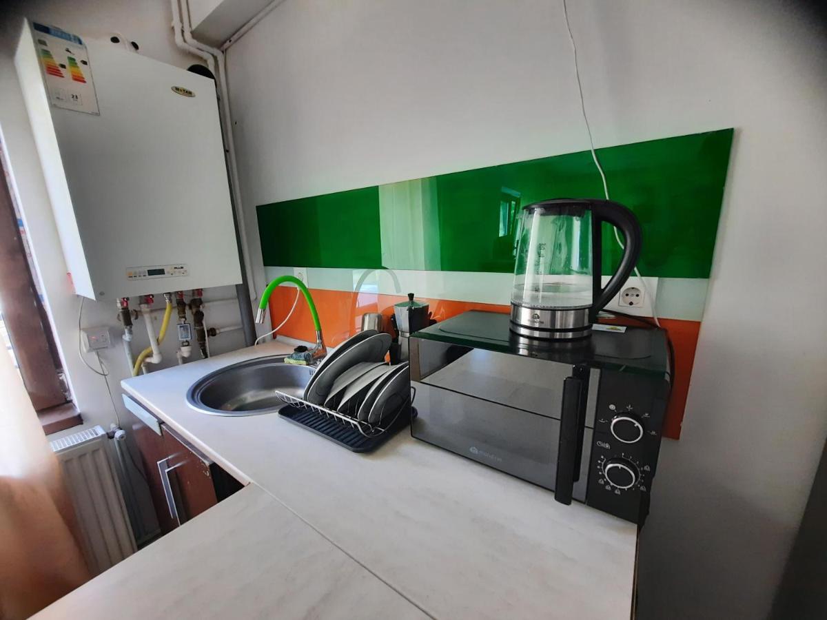 Apartament centru camera si living,4 persoane