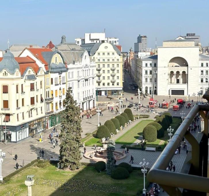 City Center Apartment With Balcony