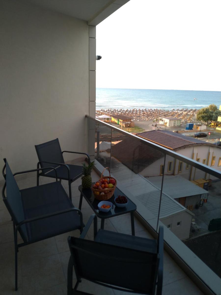 Apartament Lucia, la 10 m de plaja, vedere superba spre mare