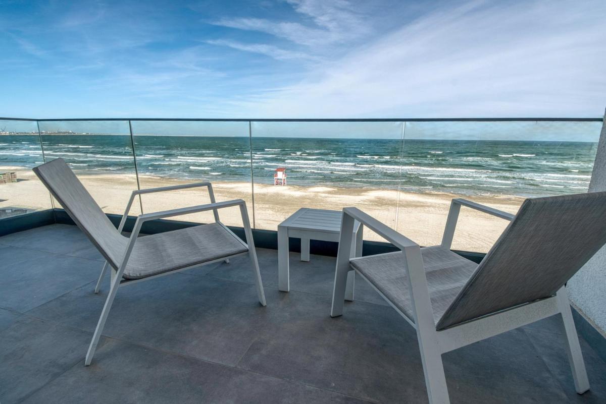 Azzurro Beachfront - Sea View