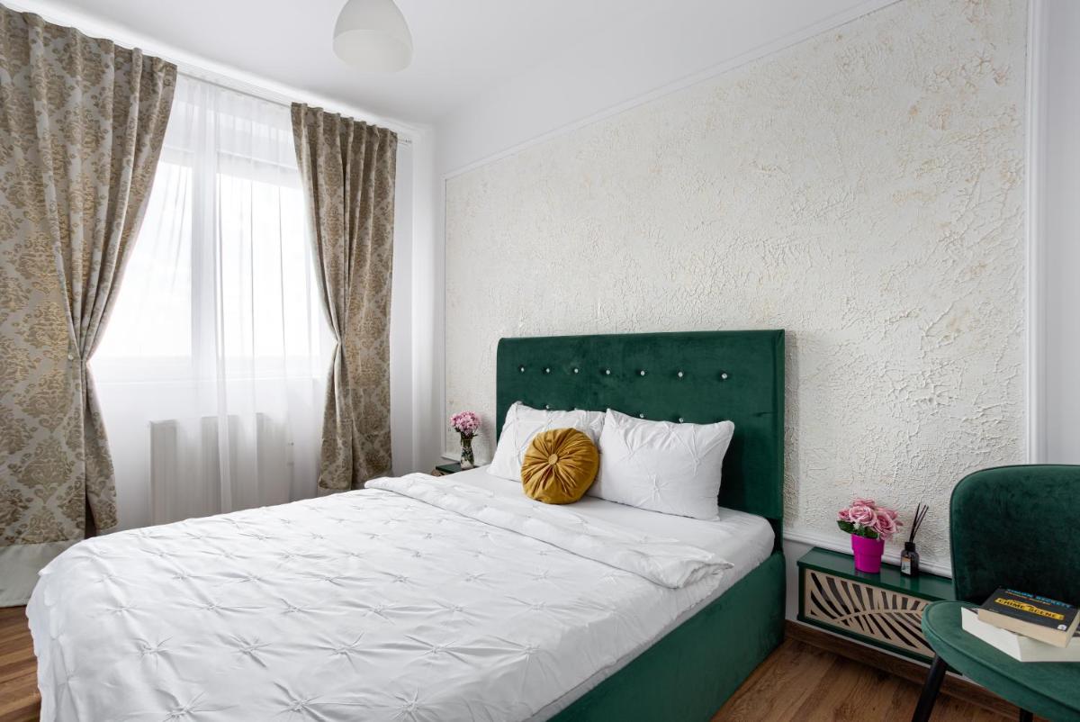 ARI Yellow Apartment - Panoramic View