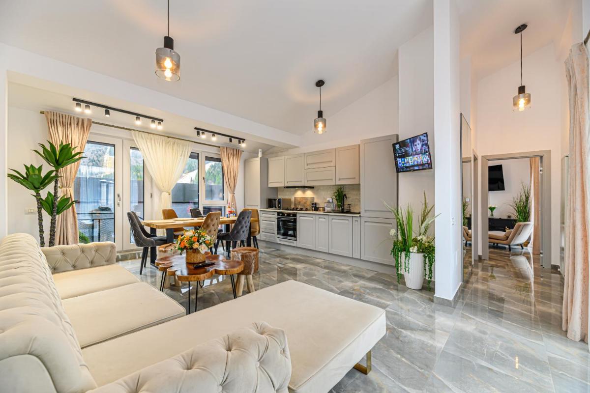 AYASI Luxury Apartment Predeal