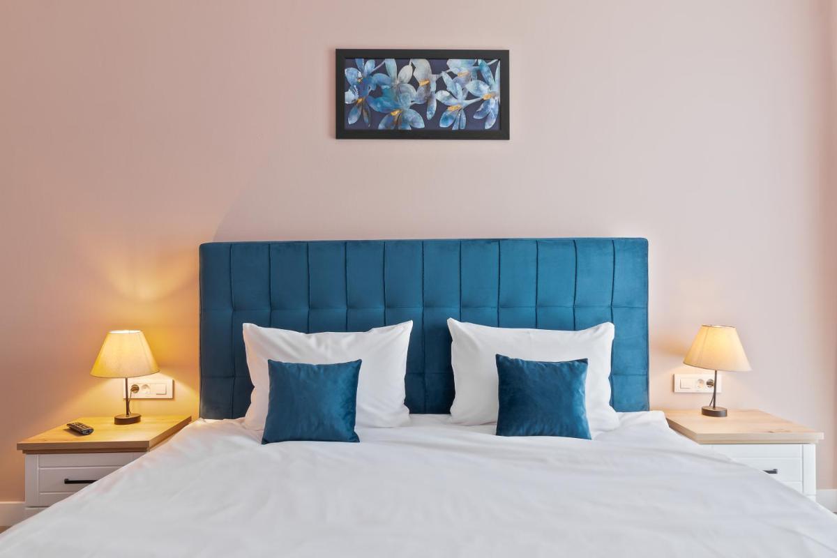 Blue Flat
