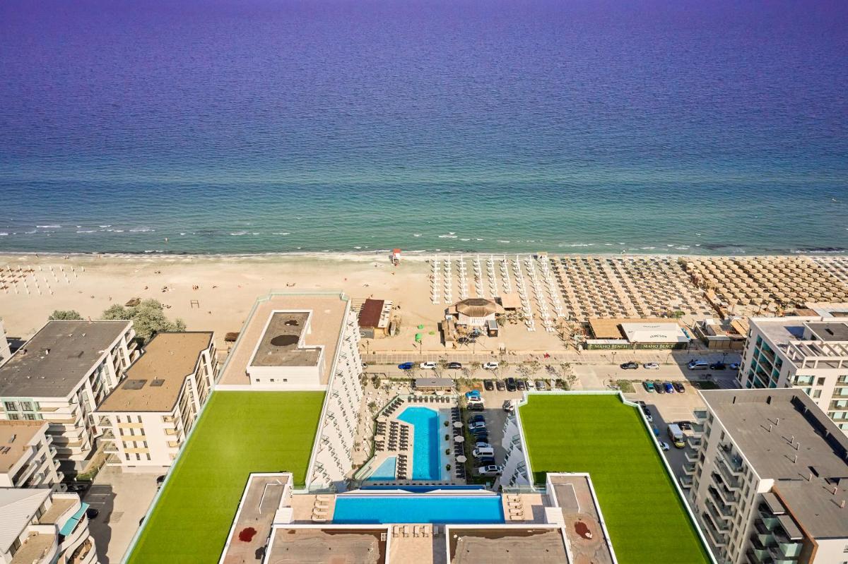 Blue Seven - Infinity Pool & Spa Resort