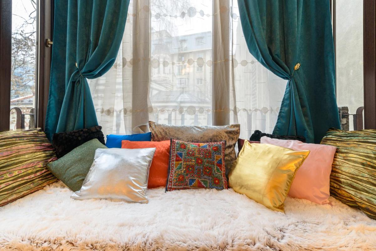Bucharest Pedestrian Old Town 3 Bedrooms by Orchid Garden