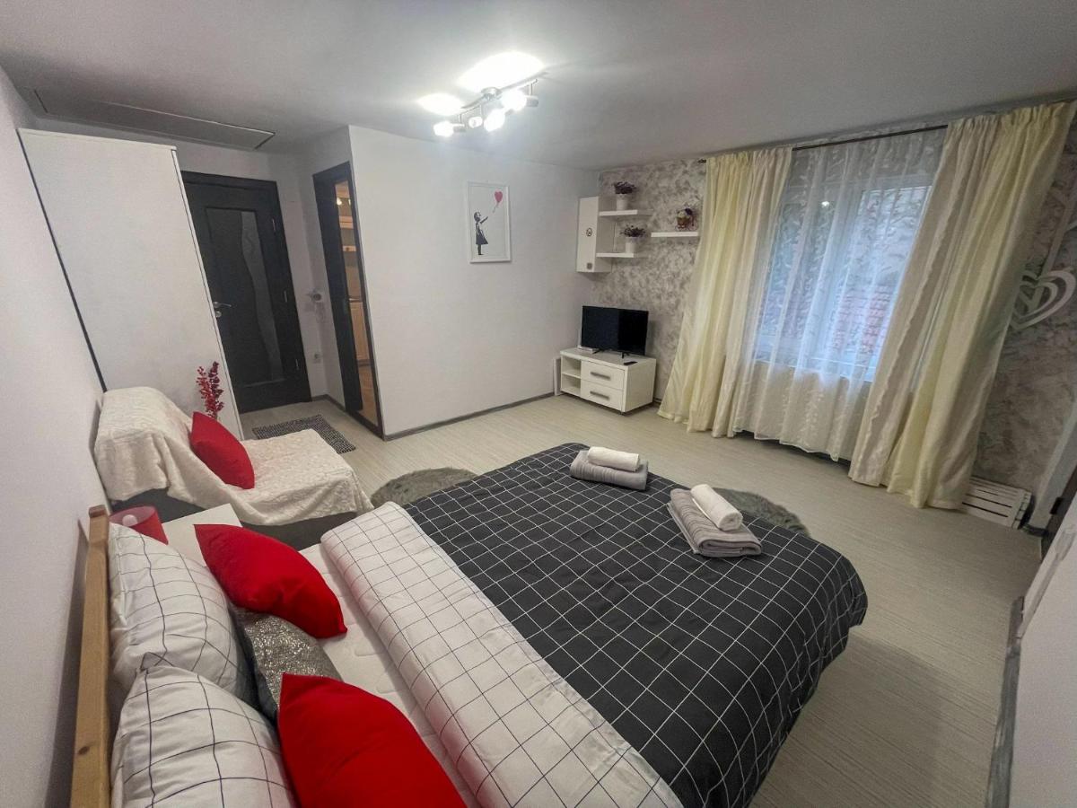BUZZ Apartment