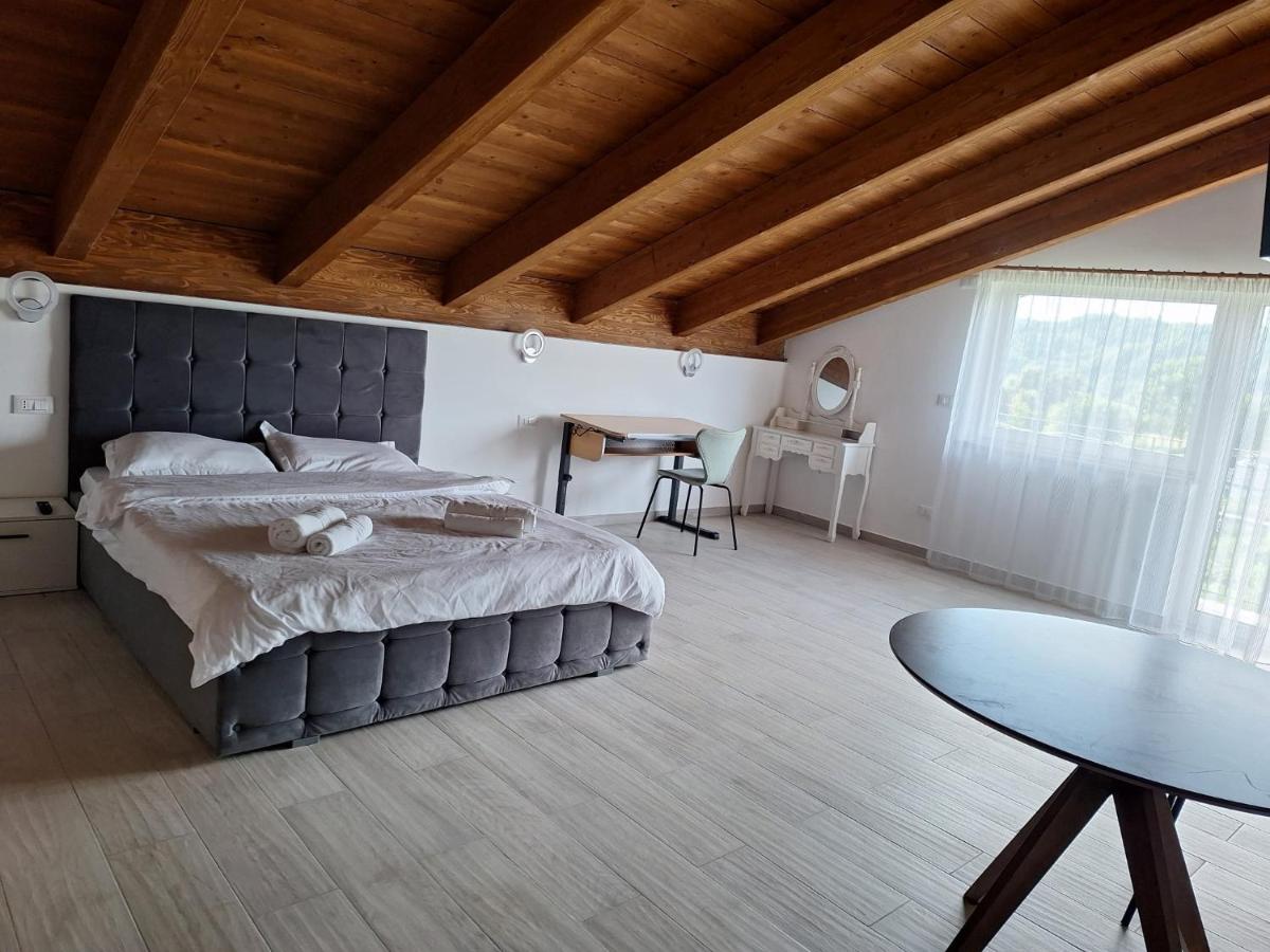 Casa de pe Vale 2
