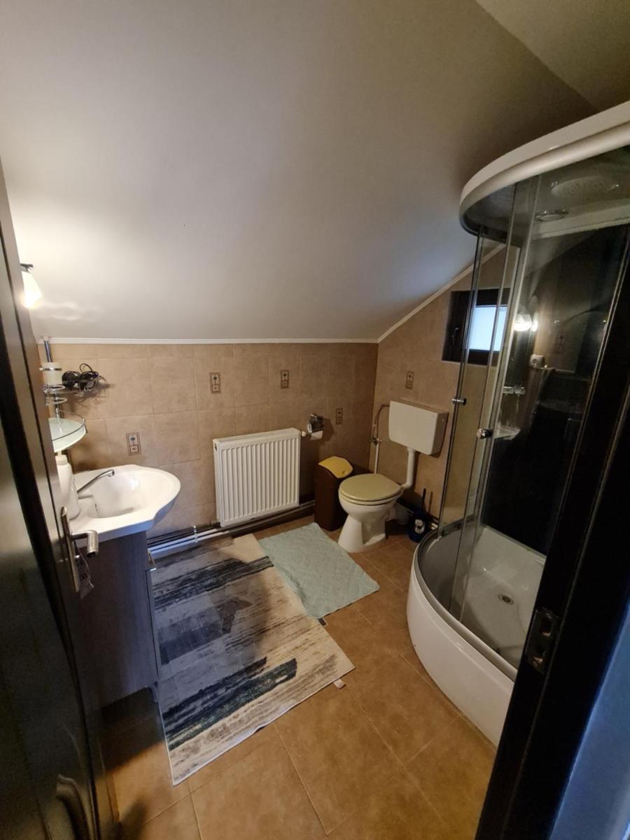 Cabana '' La Poalele Giumalăului ''