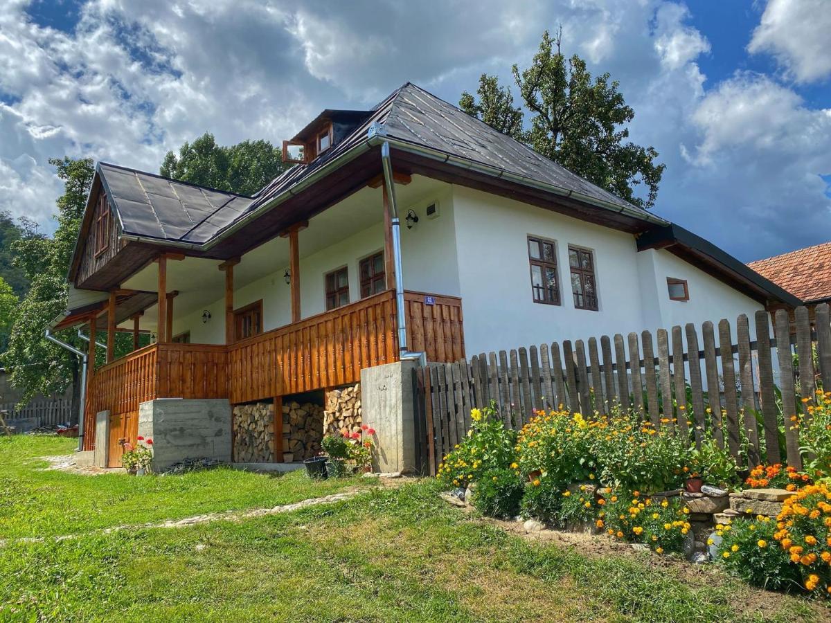 Casuta Bunicilor Corbii de Piatra
