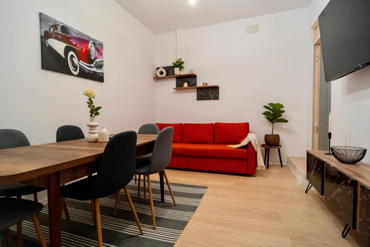 Central 4-Bedroom Apartment near Old Town