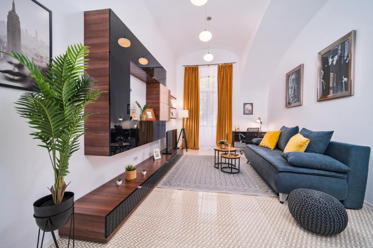 Central Liberty Square JF Kennedy apartment
