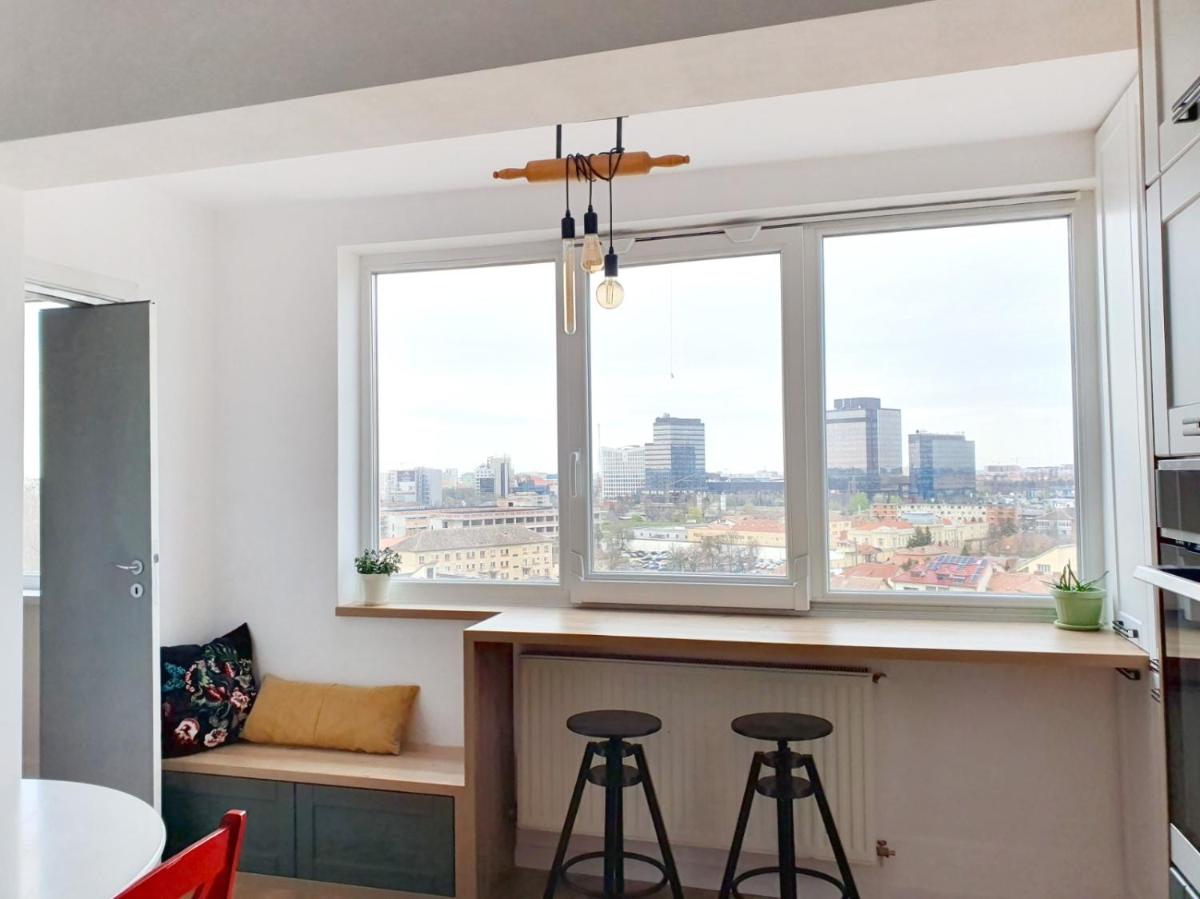 Central spacious apartment with city view