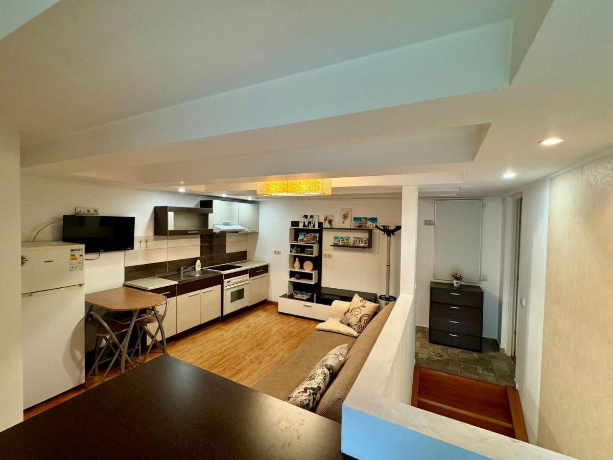 Chill Central Apartment