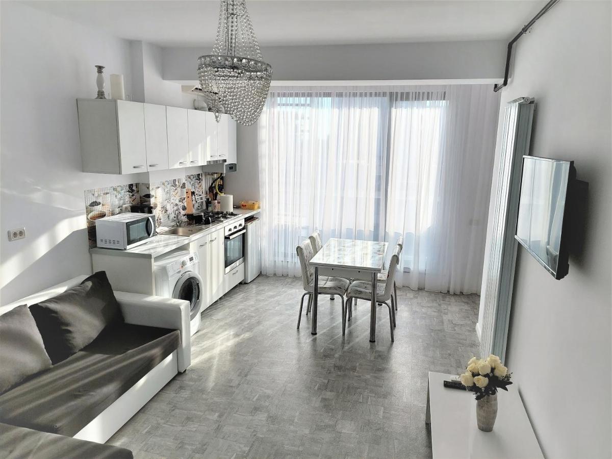 Cube White Apartment