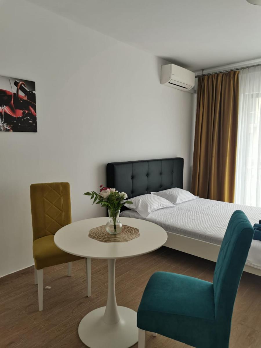 De Silva Moon Studio