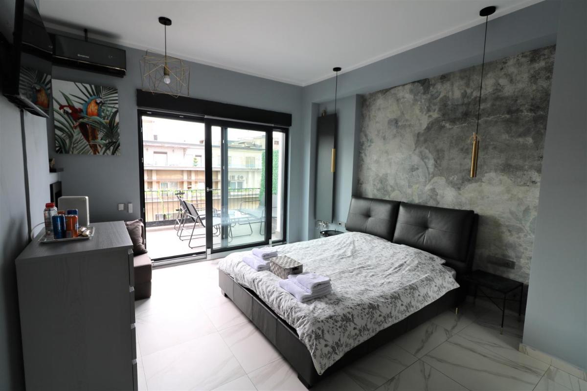 Deluxe Skyline Retreat Studio - Old Town Bucharest