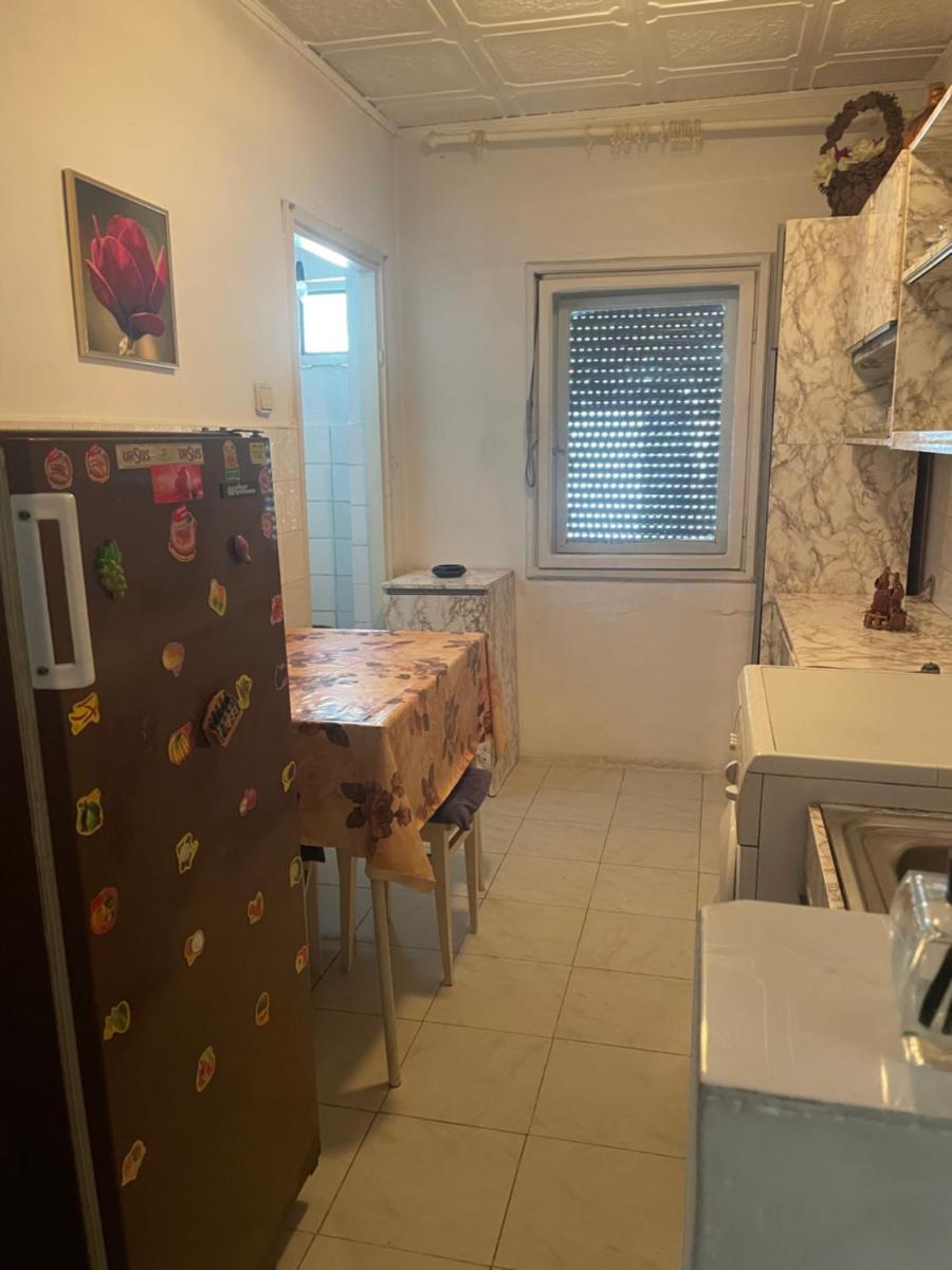 Ela's apartment