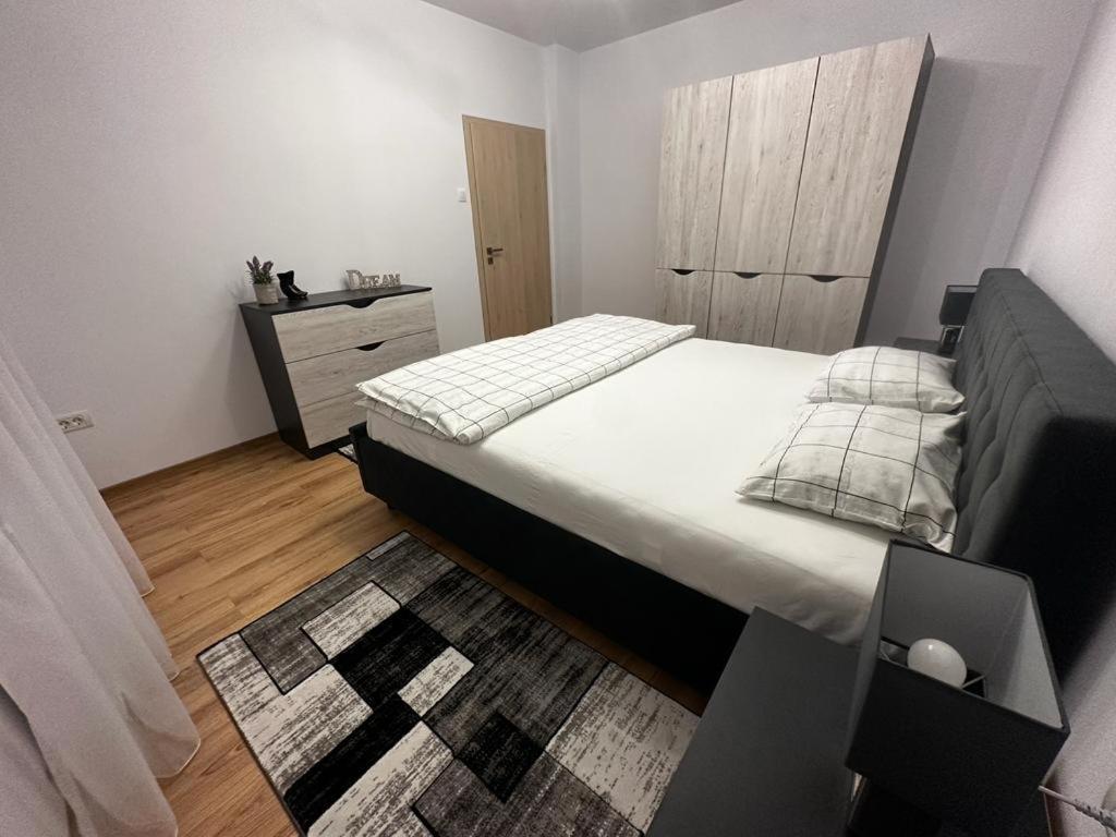 Emanuela Apartments