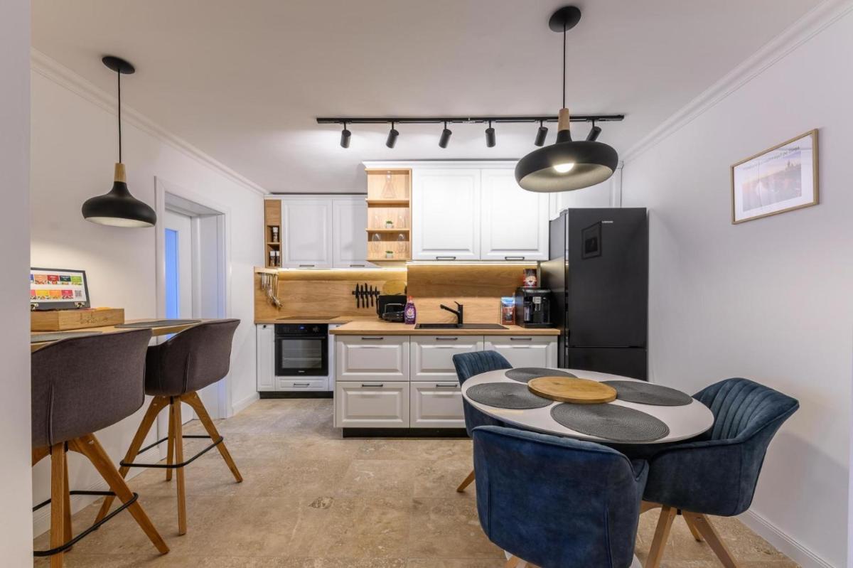 Five Stars Apartment