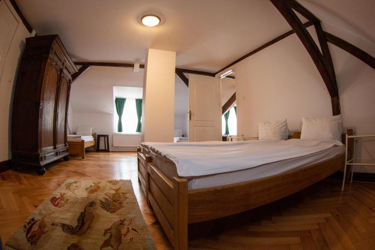 Flanderhof Manor
