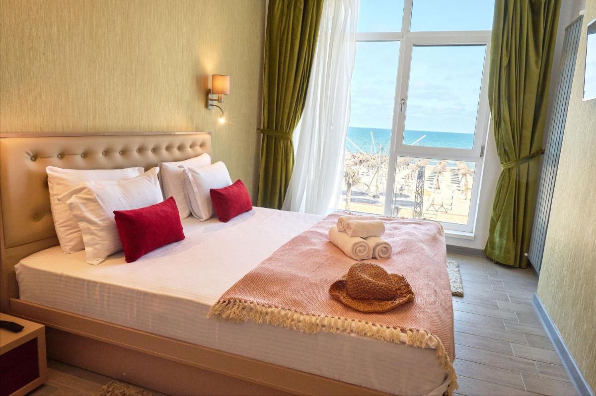 Beachfront Sea View Apartment - Spa Pools beach Resort