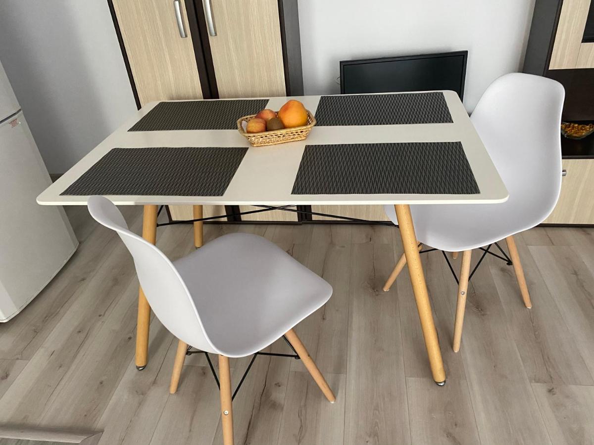 Inchiriez apartament nou cu loc de parcare