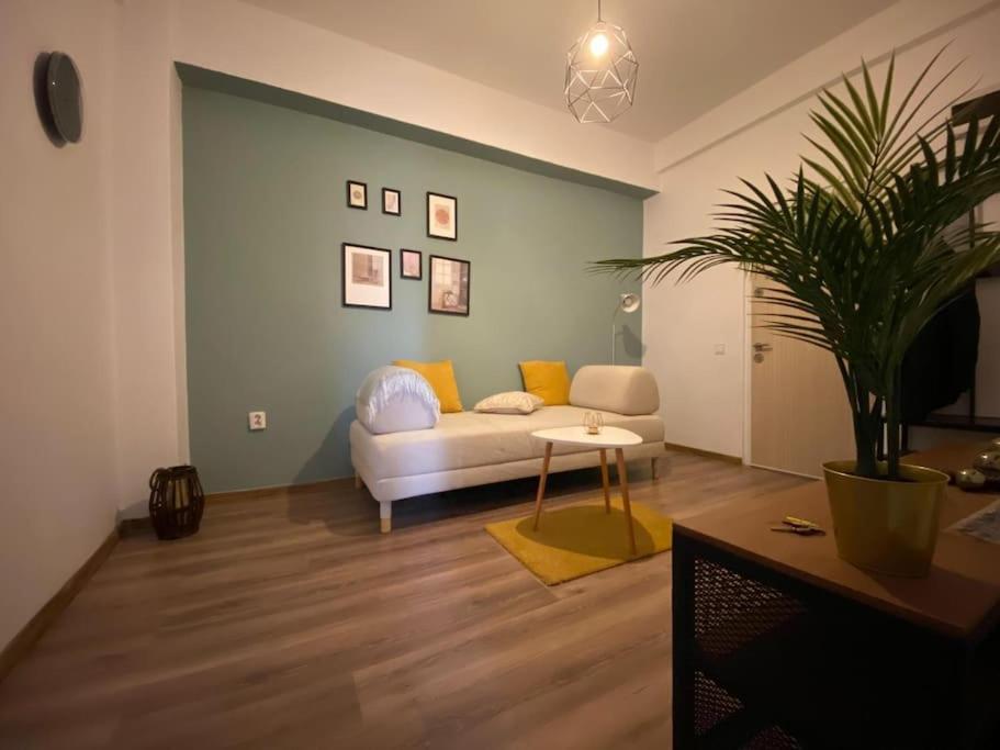 Kara's apartment
