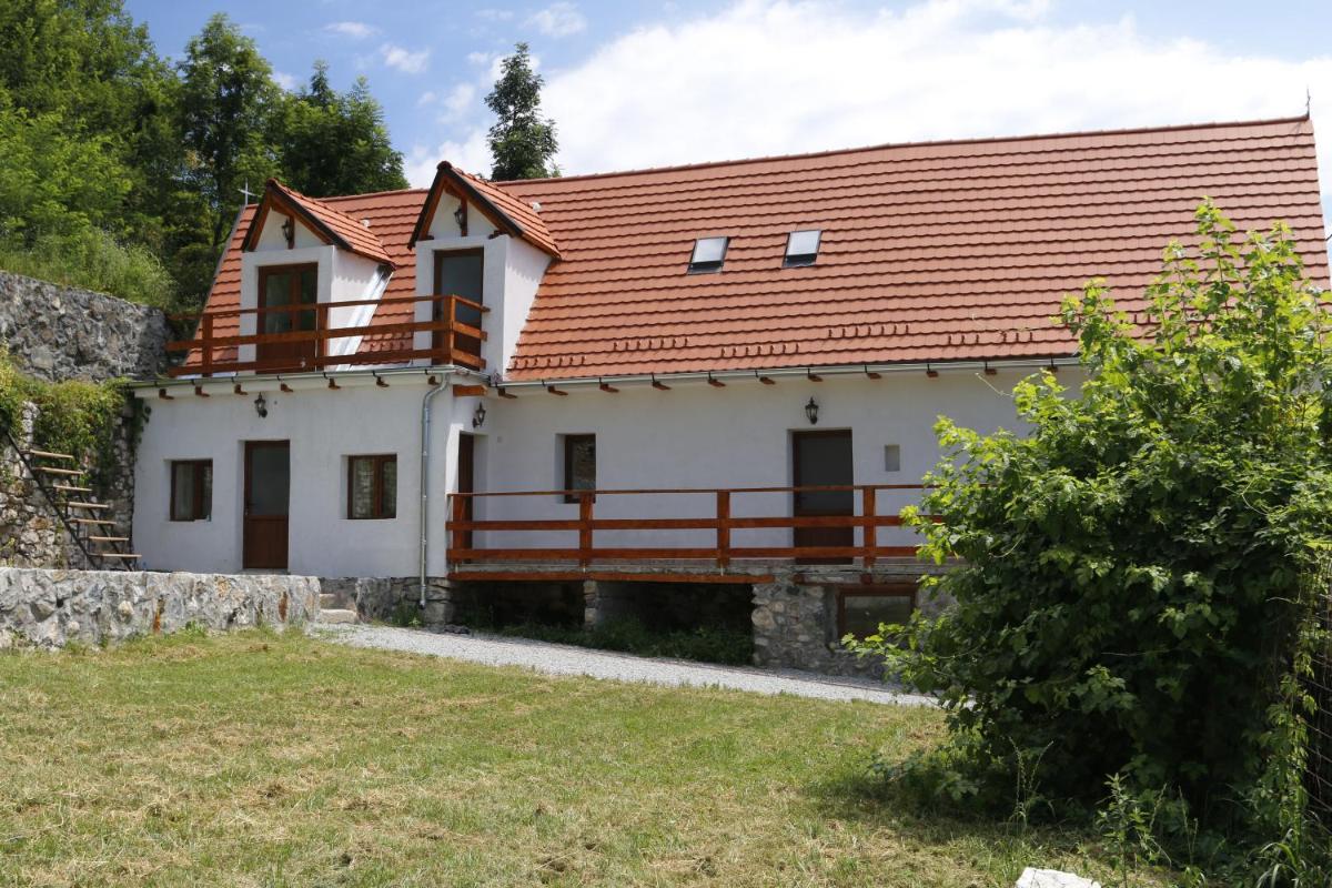 La sălaşul fermecat în Cheile Carasului