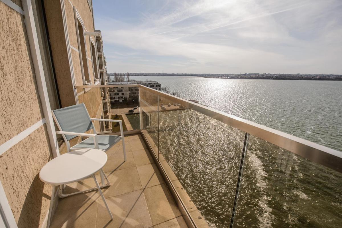 Lake Apartments Solid MAMAIA