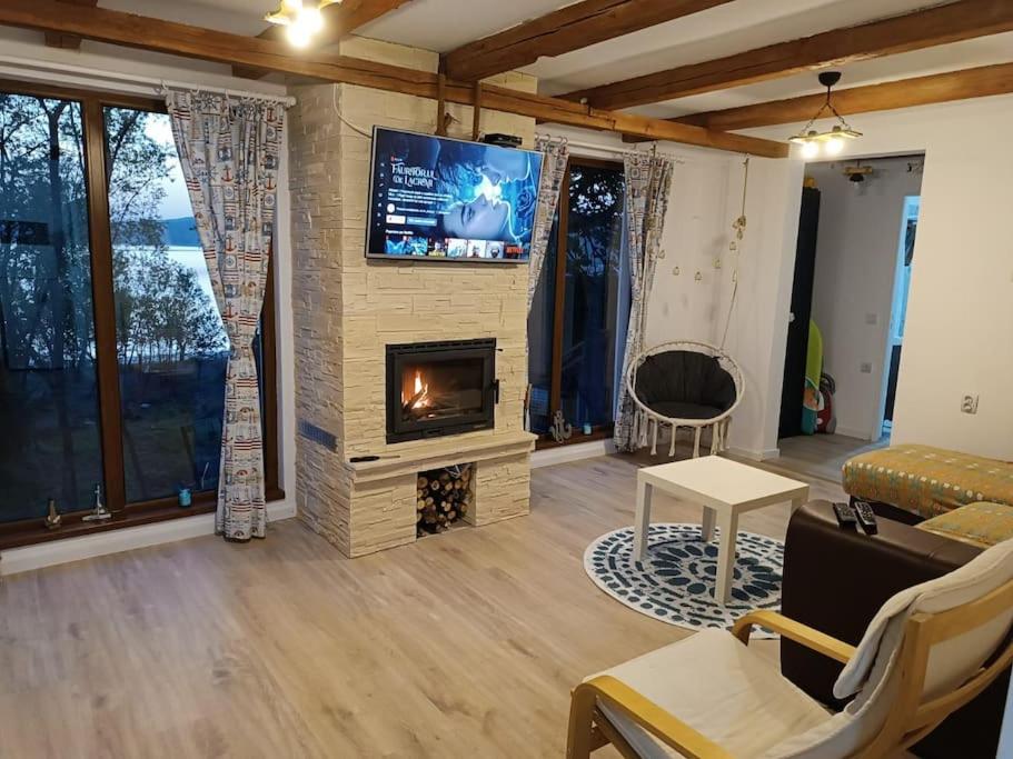 Lake House Surduc
