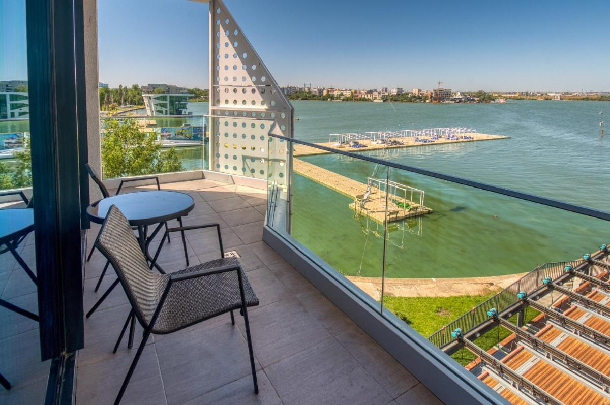 Lakefront Luxe