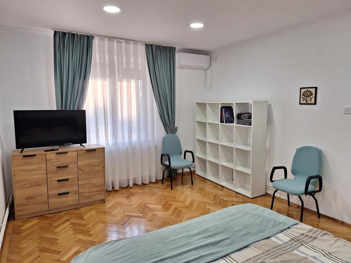 Black Eagle Central Unirii Square, 2 king size bedrooms, free private parking