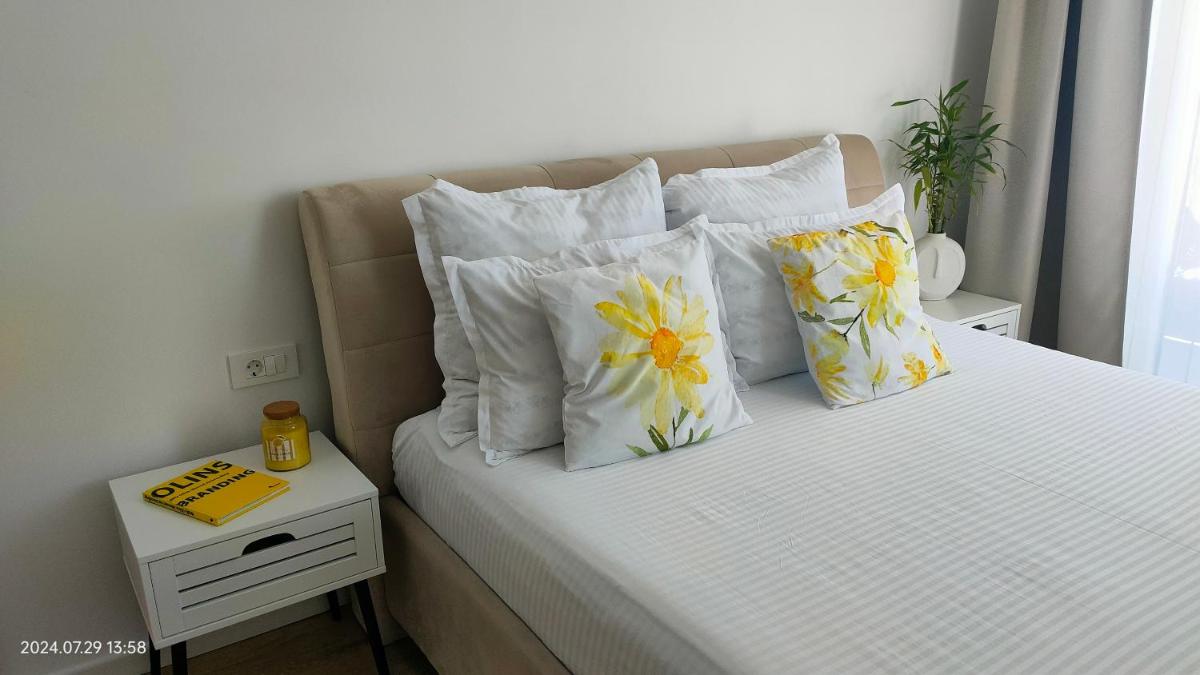 Oak Apartment lovely one bedroom apartment at Columna Residence near Vivo mall