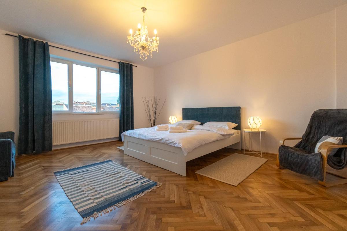 Lua Solis Apartment in the Old Town w/ Mt Tampa Views