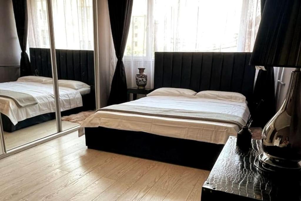 Lucomi's Apartment