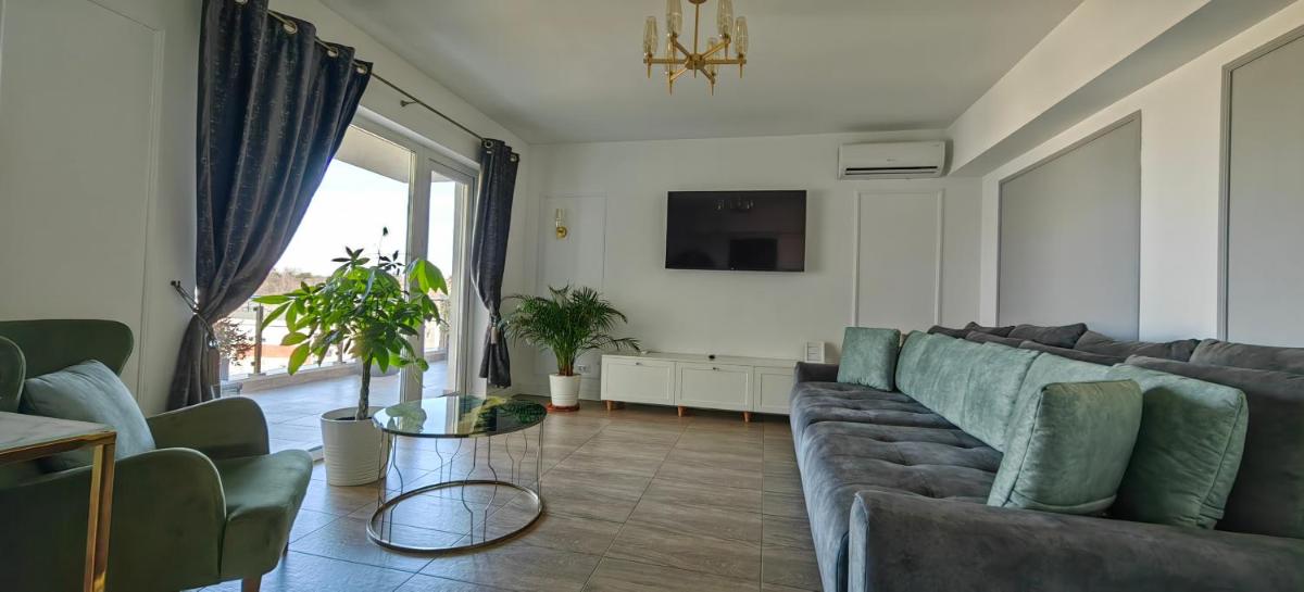 Luxury apartment private parking self check-in54