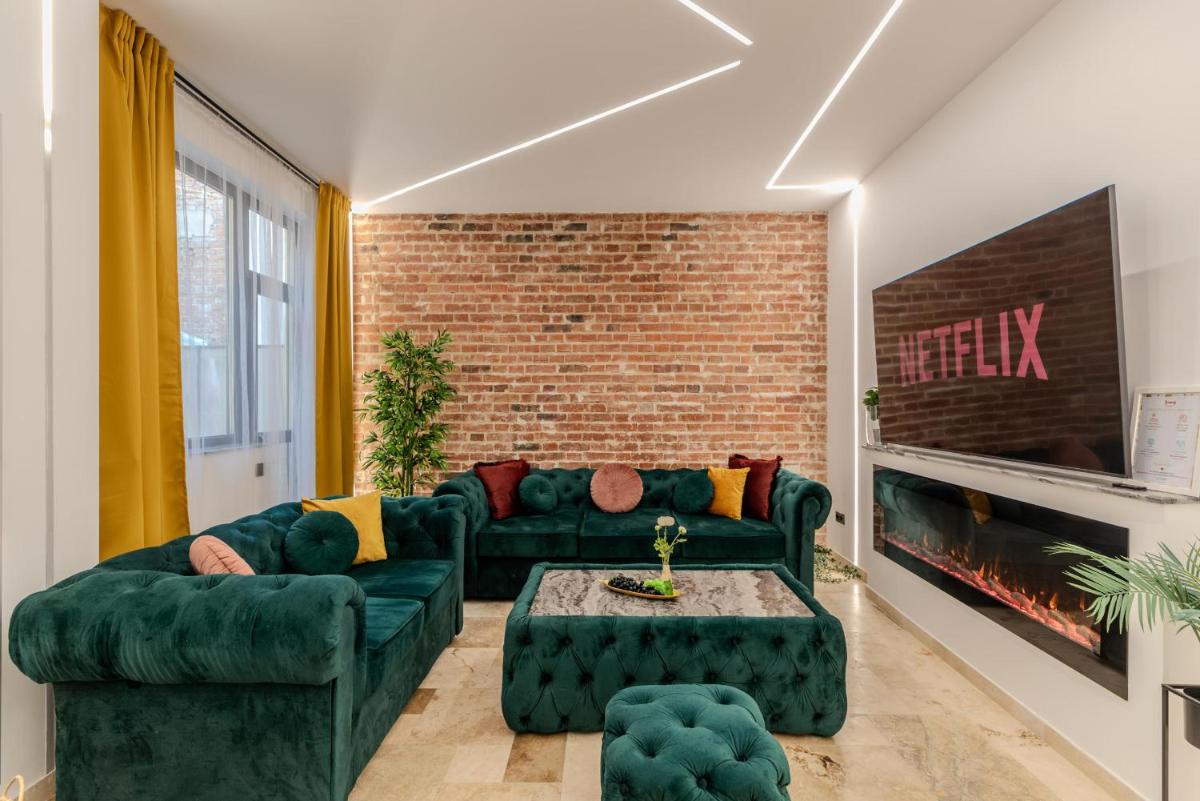 Luxury Living: Smart 2BR Apartment at Unirii Square