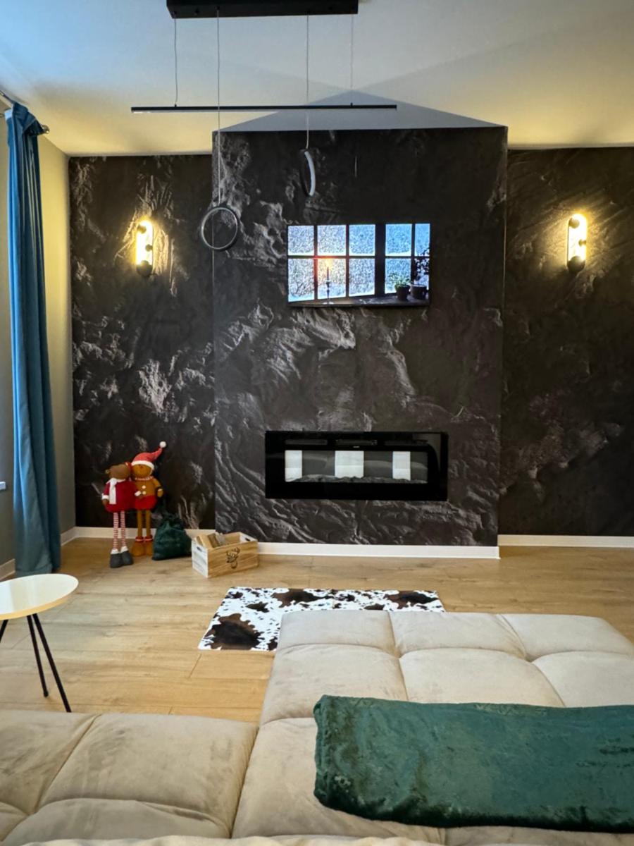 LV Luxury Apart - One minute away from train station