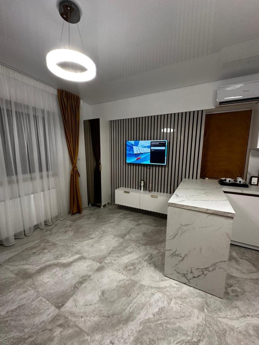 MACRIS BLiSs STUDIO