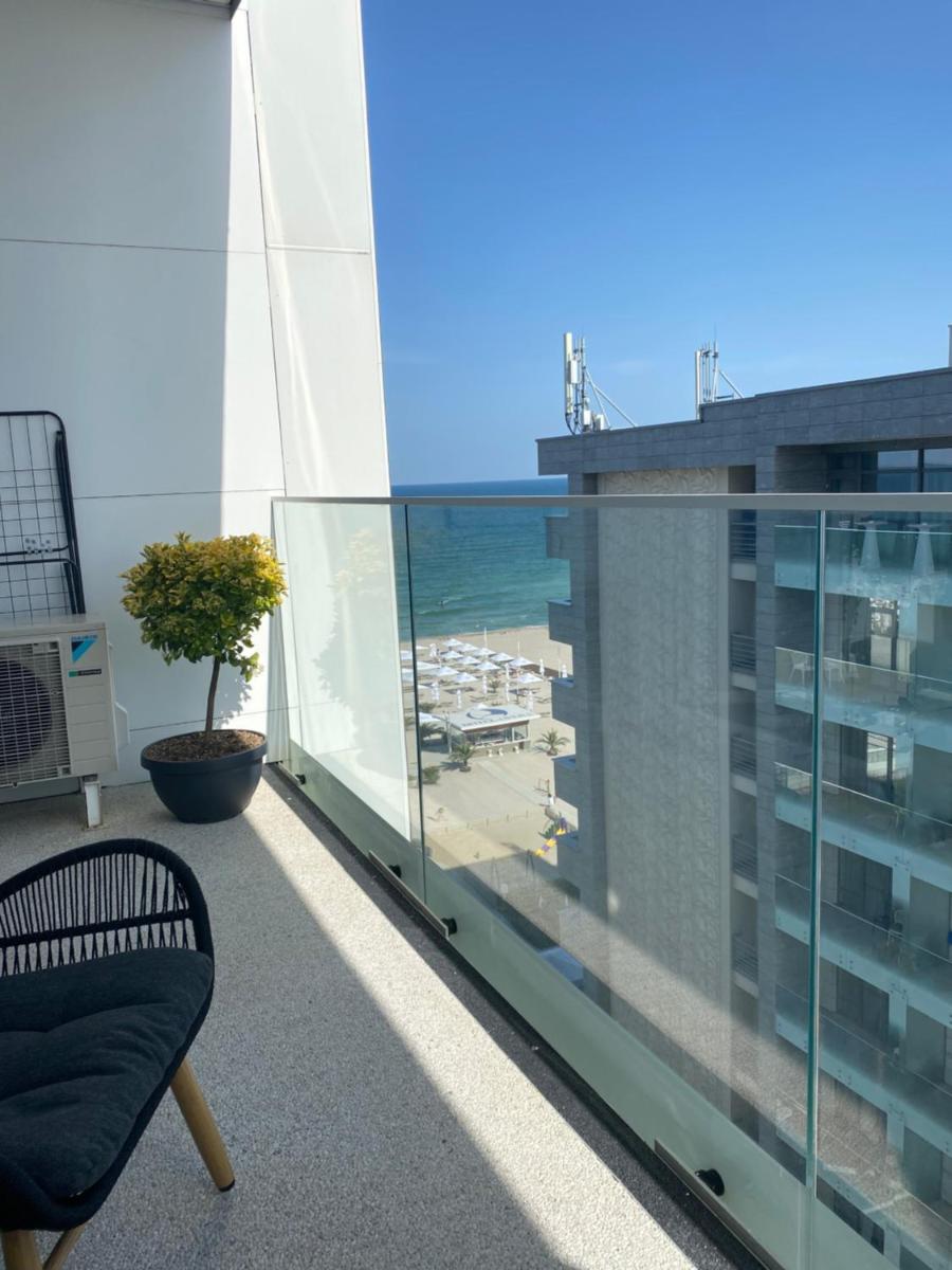 Sea Studio in White Tower