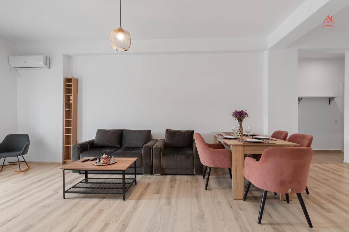 Northlight Residence - Large Apartment and Private Parking