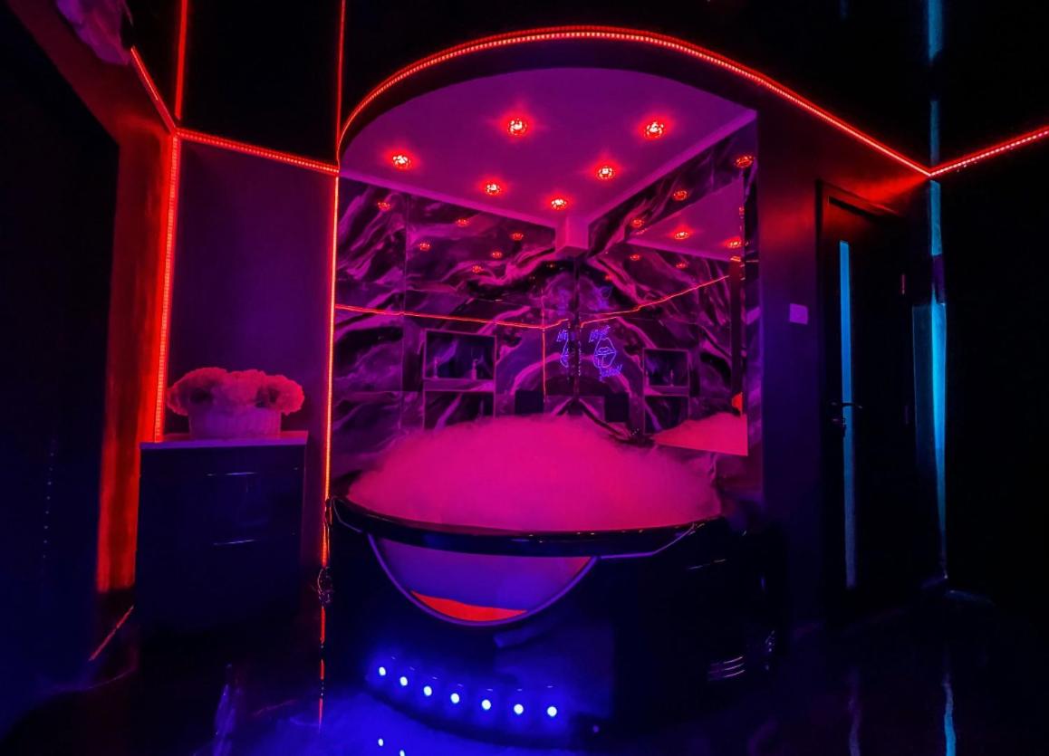 JACUZZl & LOVE