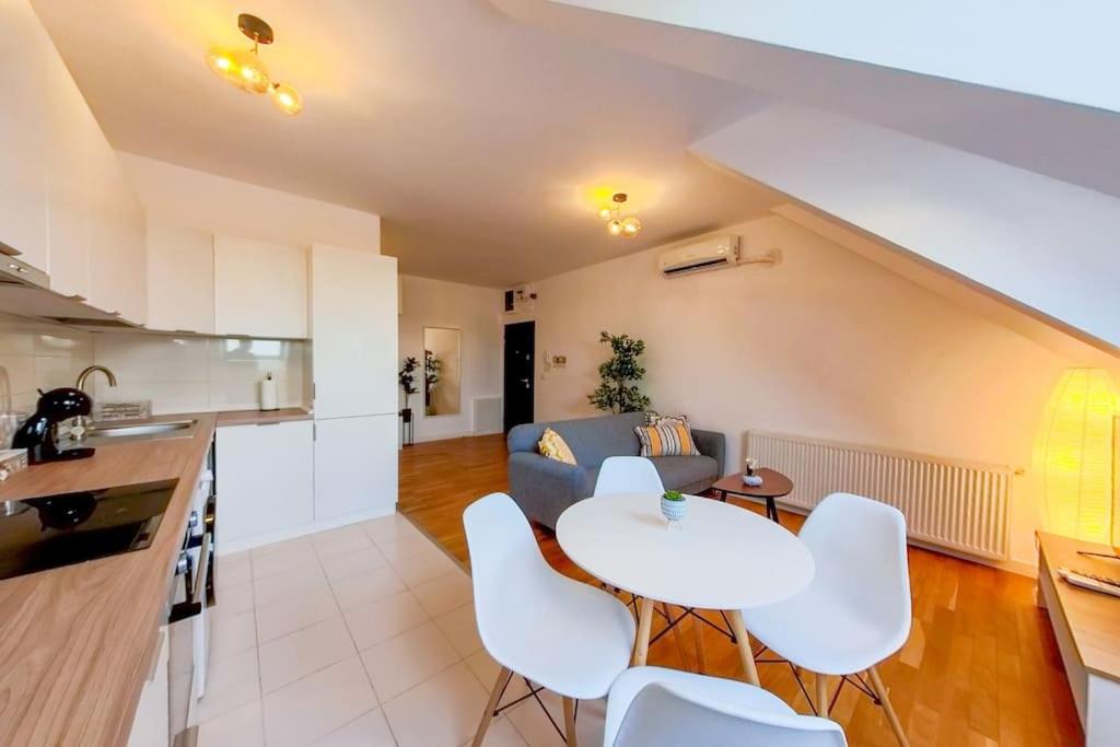 Central Skylight Suites 23
