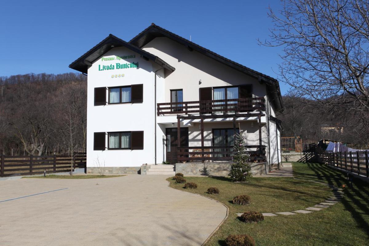 Pensiunea Livada Bunicului