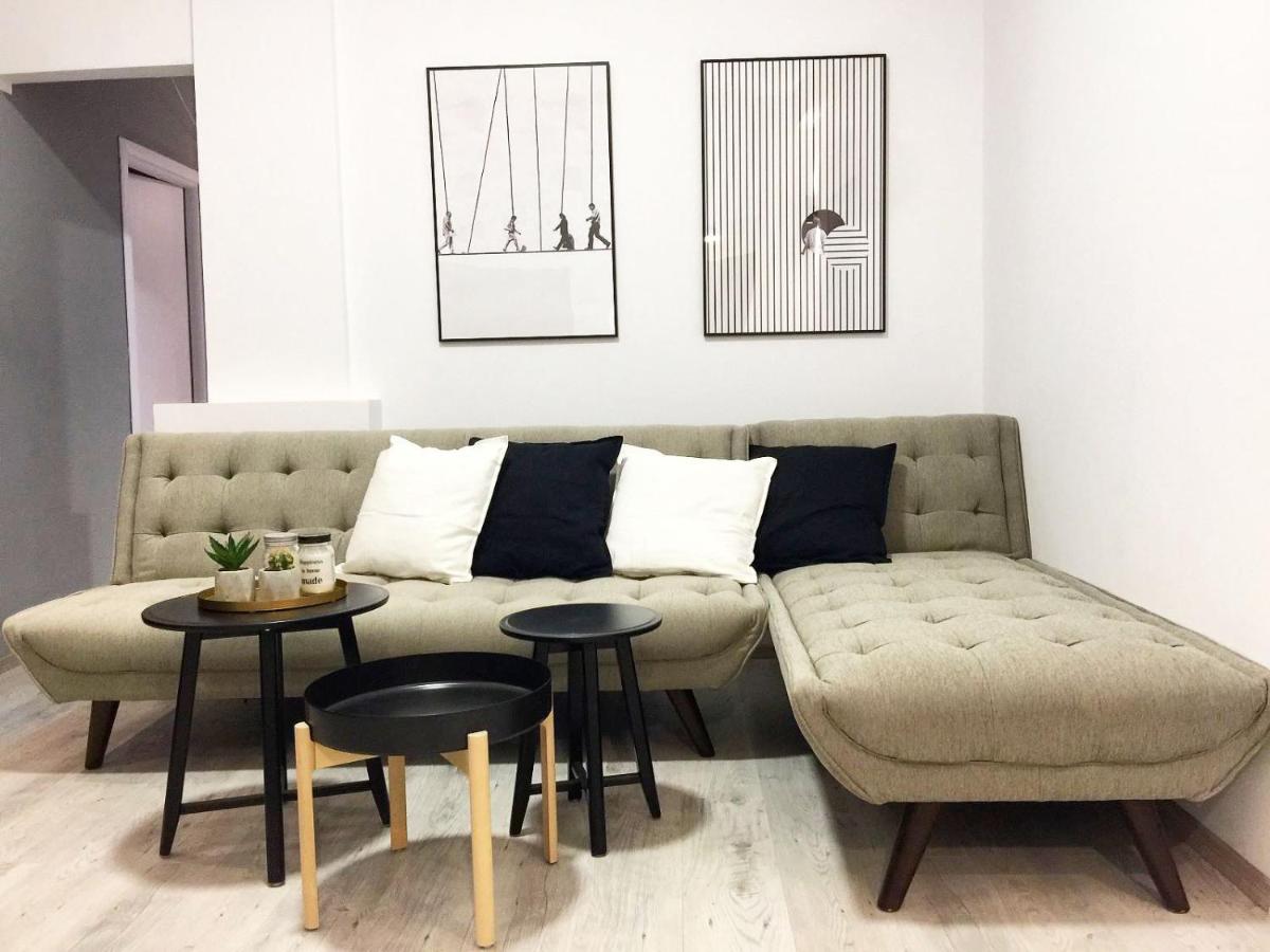 Perfect Home: Cozy 2BR Apt & Balcony