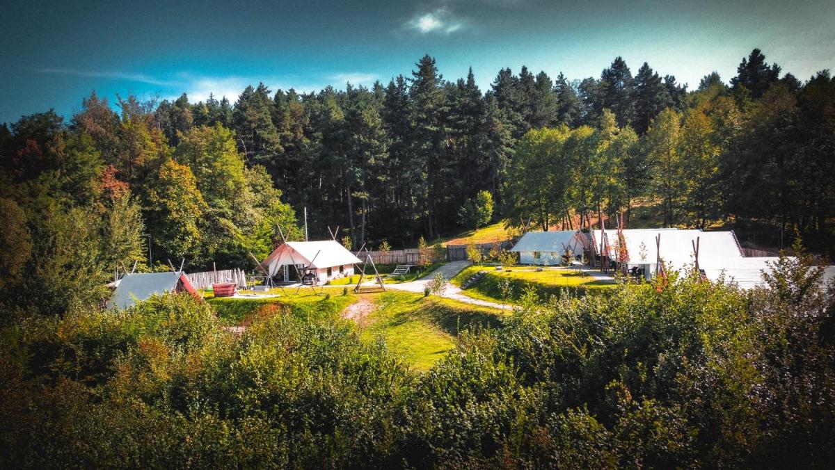 PINIALE GLAMPING TRIB
